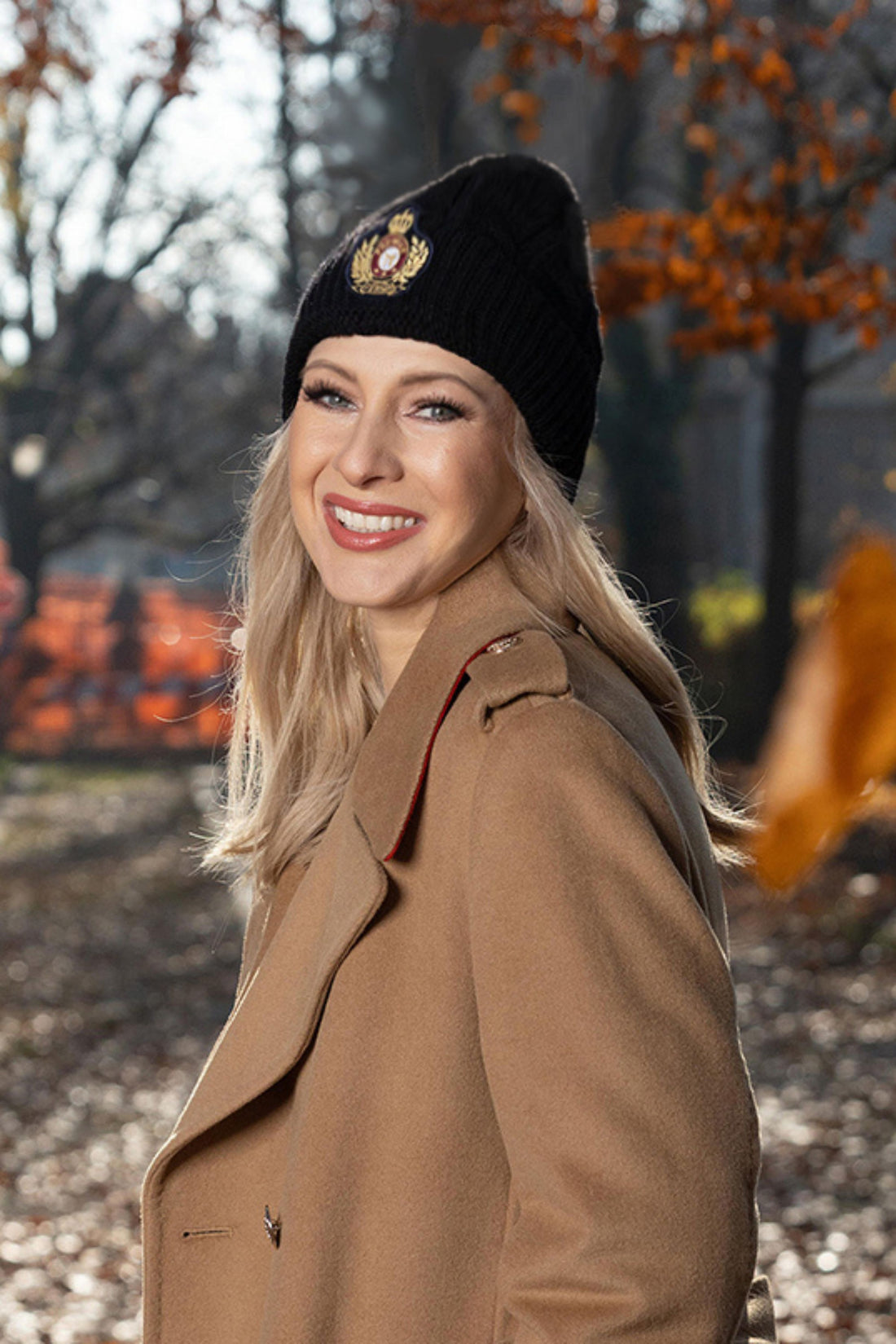 Cable-Knit Pom Pom Beanie BLACK